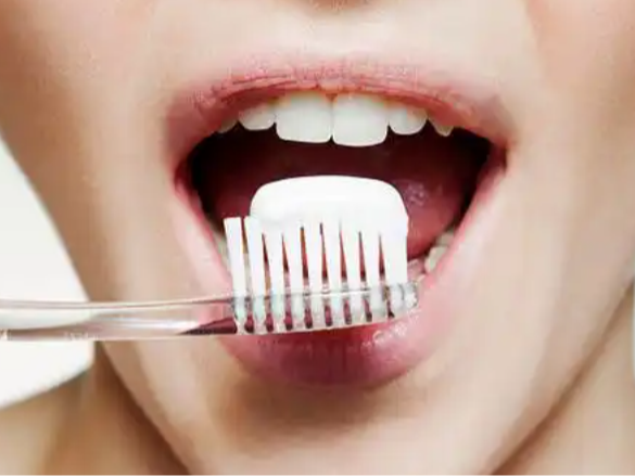 上了年紀(jì)的老年人如何刷牙？